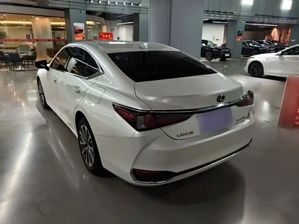 Lexus ES — миниатюра 5