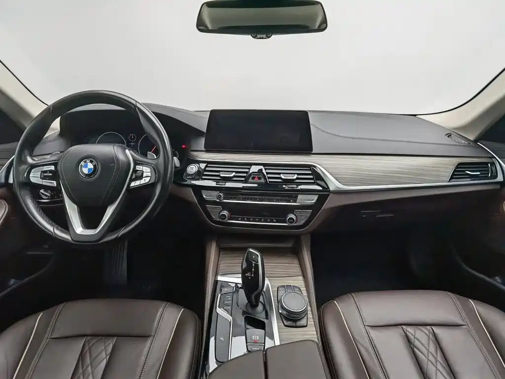 BMW 5 Series — миниатюра 5