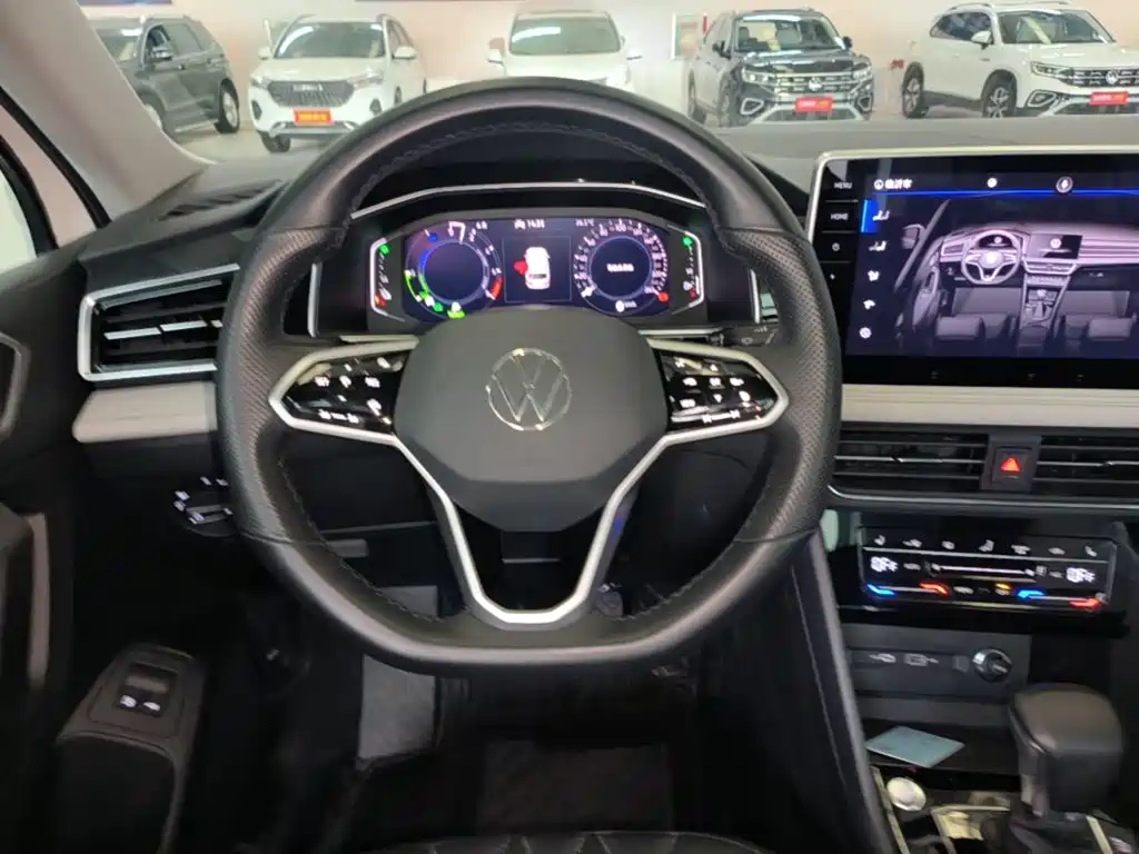Volkswagen Tiguan L PHEV — миниатюра 11