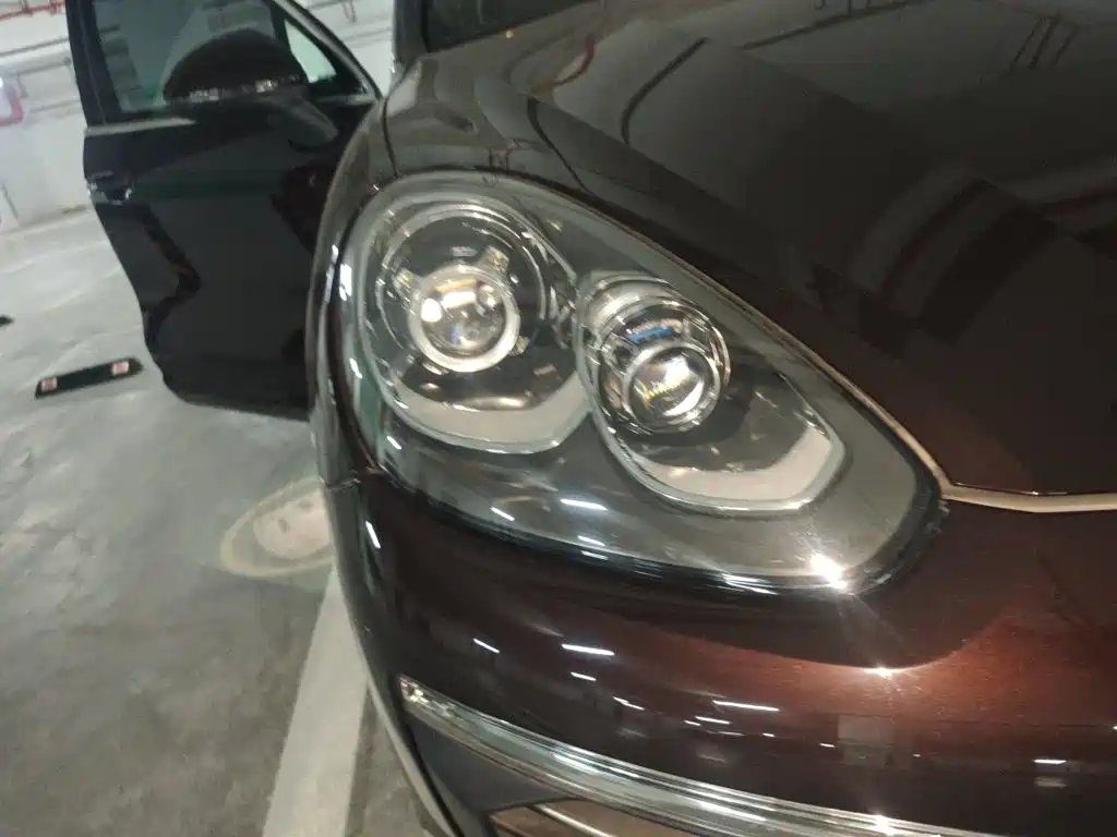 Porsche Cayenne — миниатюра 7