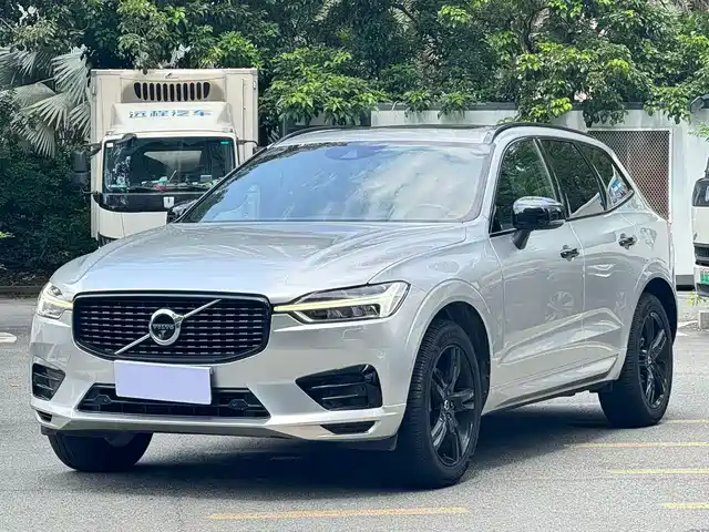 VOLVO  XC60 2018