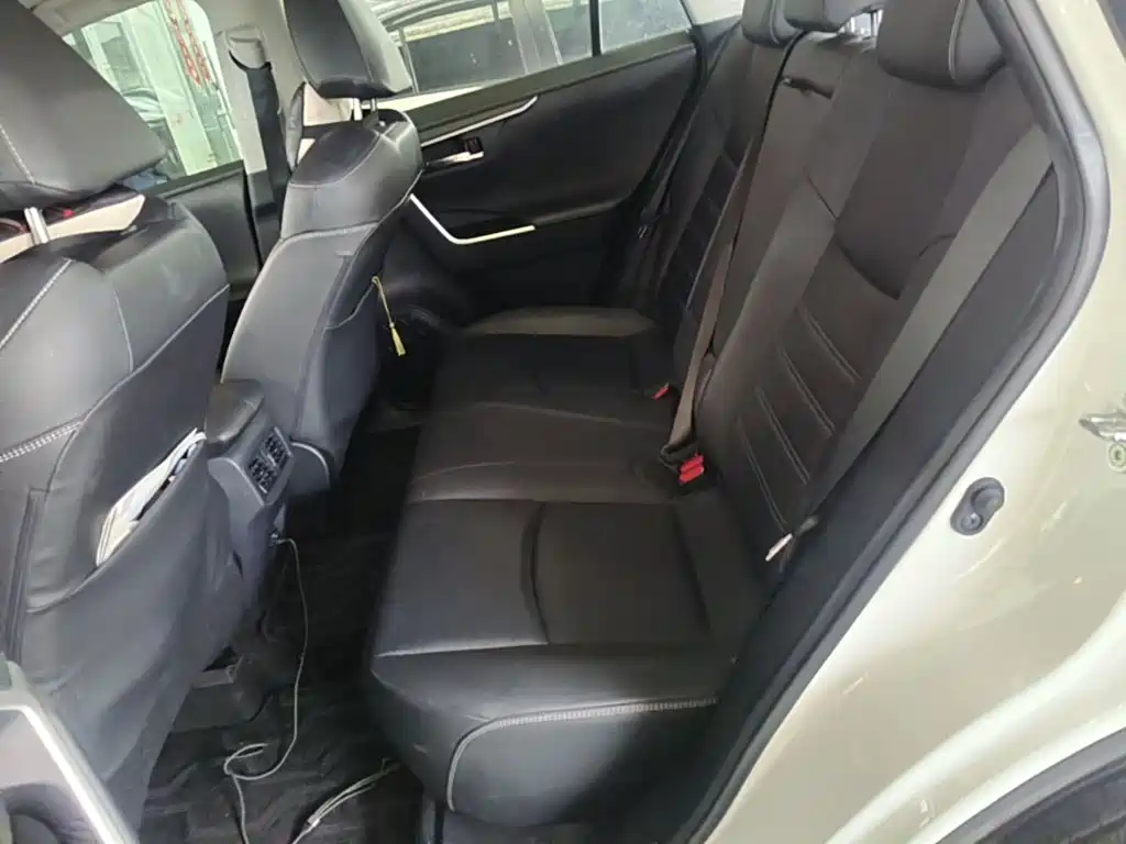 Toyota RAV4 — миниатюра 17