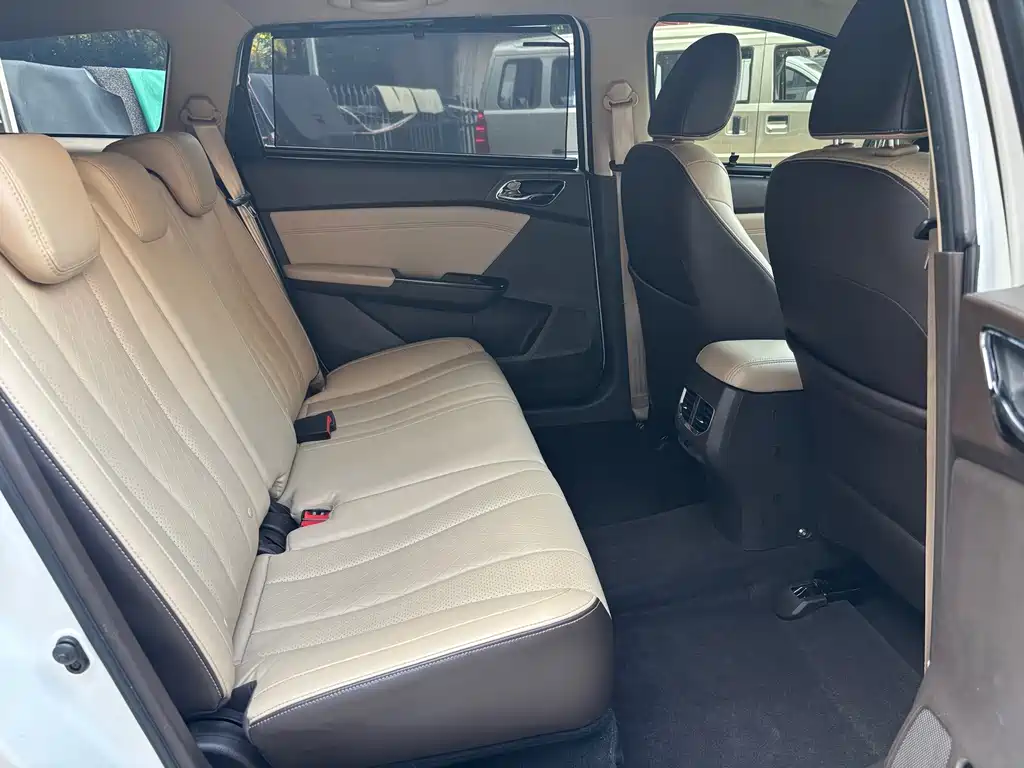 Baojun 310W — миниатюра 10