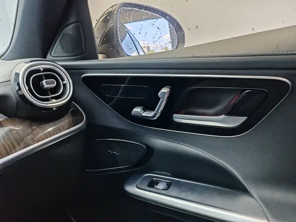 Mercedes-Benz C-Class — миниатюра 15