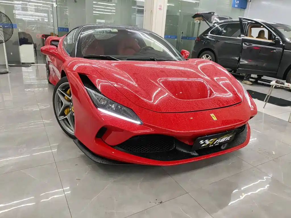 FERRARI F8