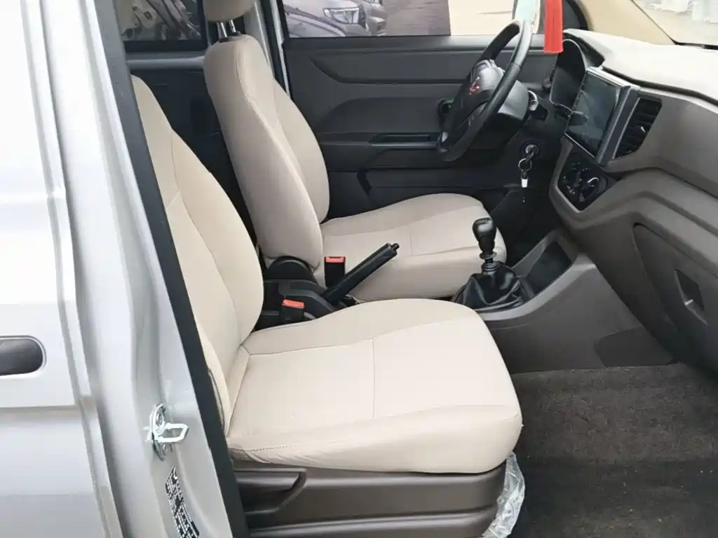 Wuling Hongguang V 2022 — фото 24
