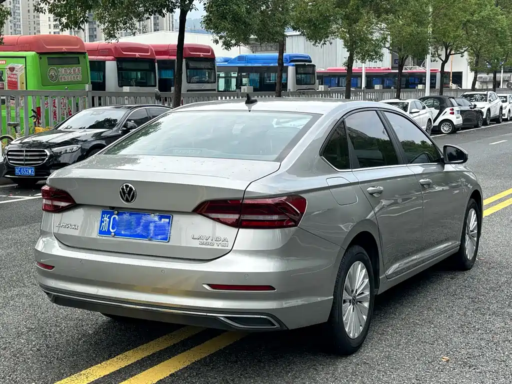 Volkswagen Lavida — миниатюра 6