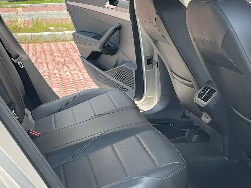Volkswagen Lavida — миниатюра 6