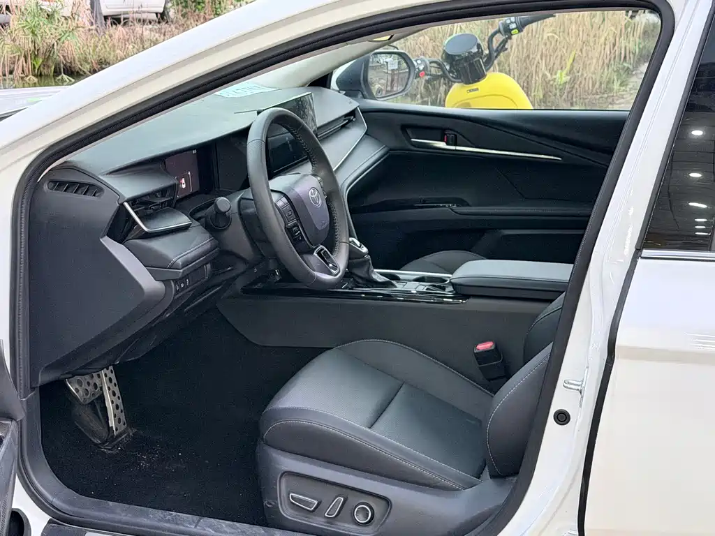 Toyota Camry — миниатюра 7