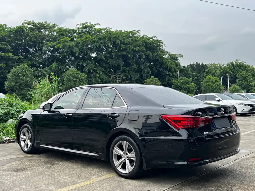 Toyota Crown — миниатюра 9