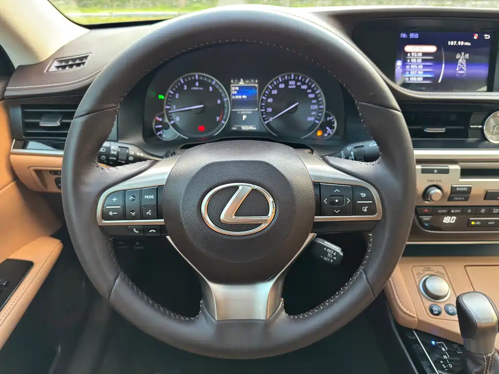 Lexus ES — миниатюра 36