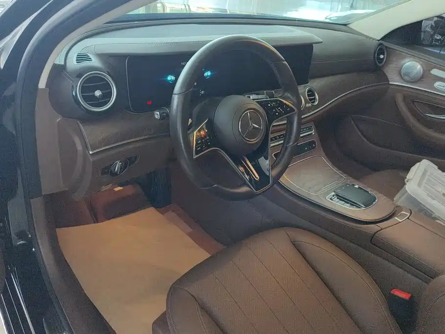 Mercedes-Benz E-Class — миниатюра 12