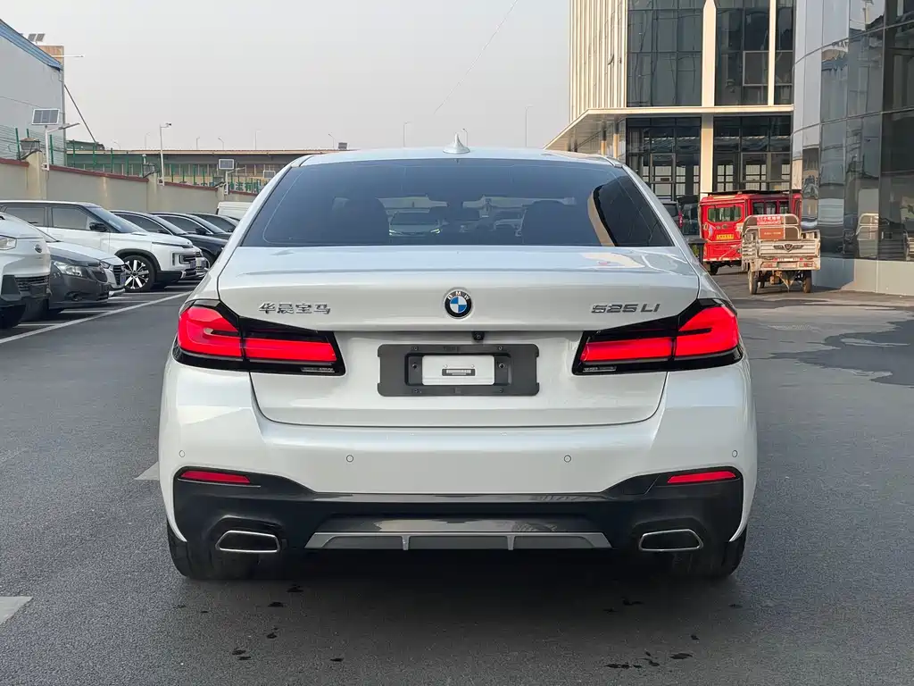 BMW 5 SERIES