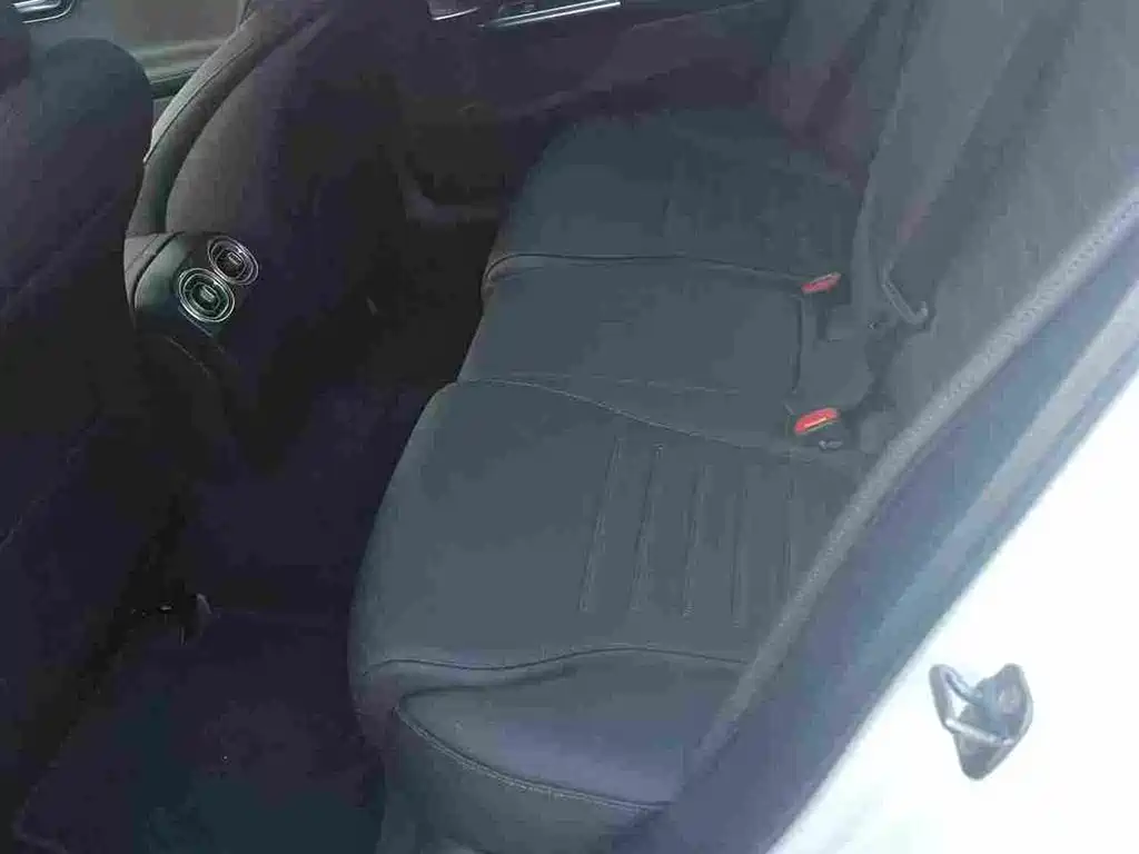 Mercedes-Benz C-Class — миниатюра 6