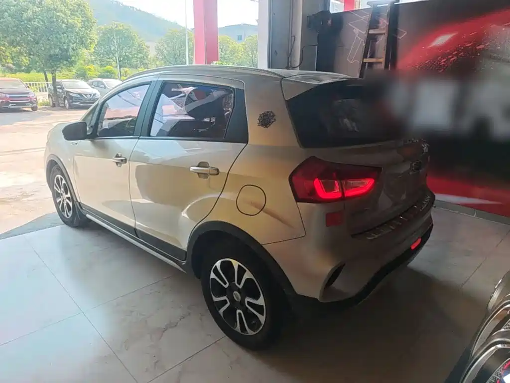 Geely Vision X3 — миниатюра 5