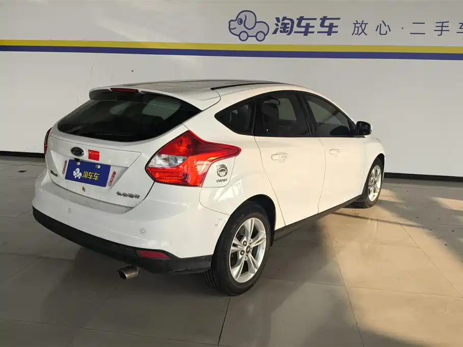 Ford Focus 2012 1.6L AT