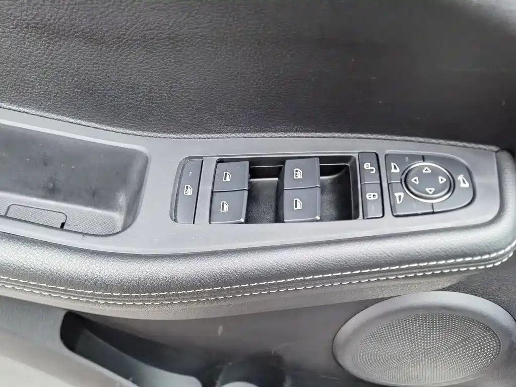 BYD Yuan EV — миниатюра 9
