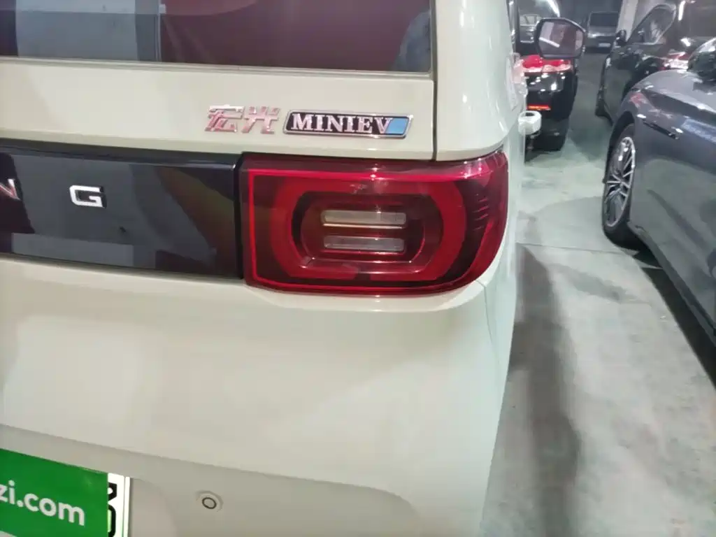 Wuling MINIEV — миниатюра 8