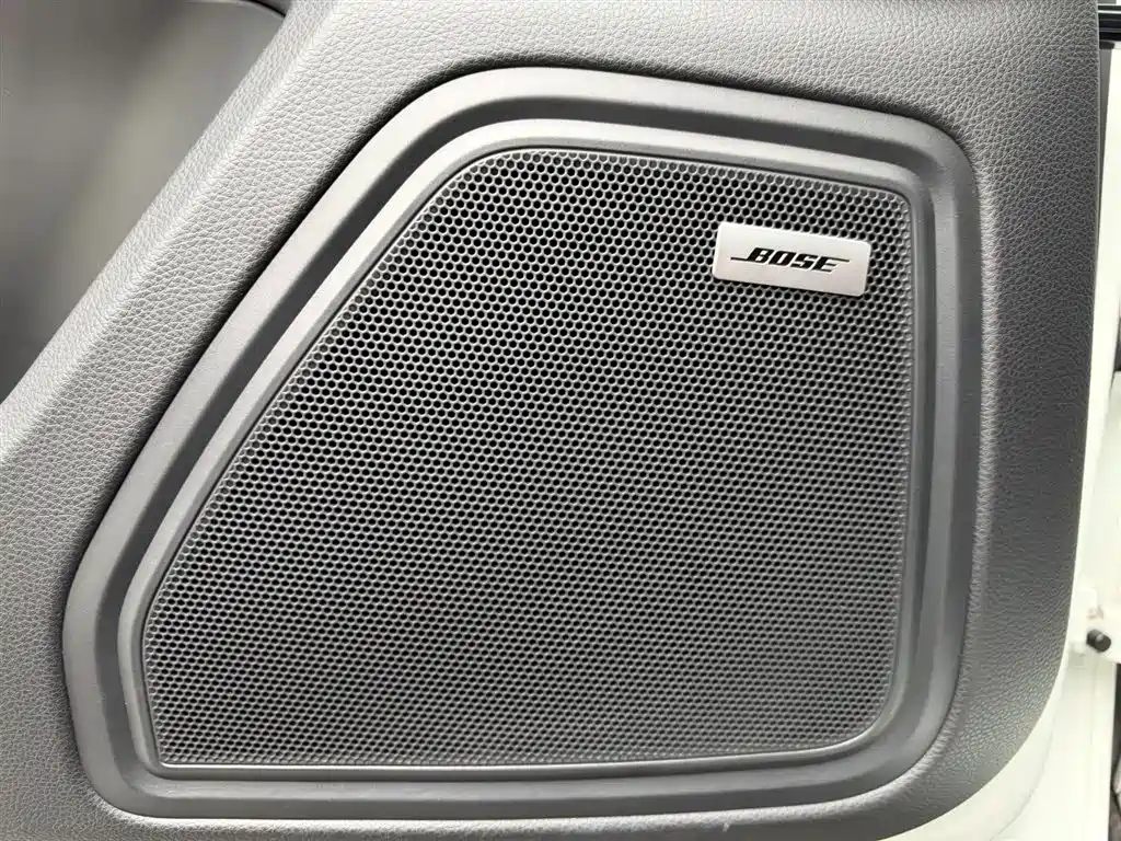 Porsche Macan — миниатюра 10