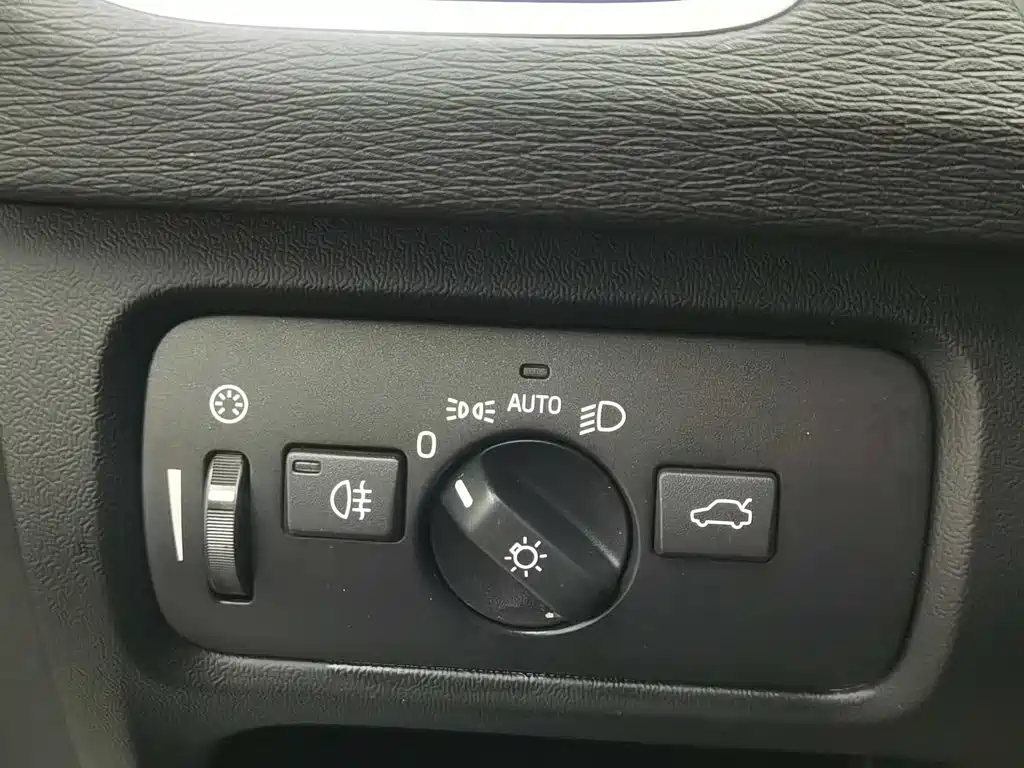 Volvo V40 — миниатюра 21