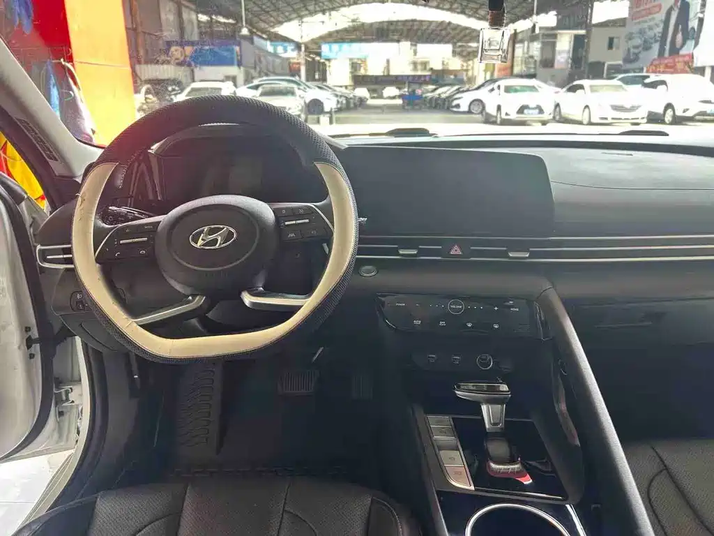 Hyundai Elantra — миниатюра 5