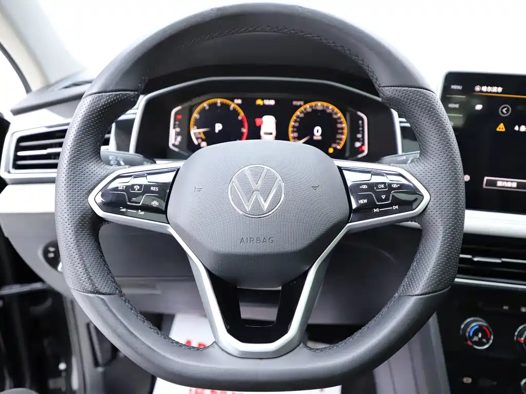 Volkswagen Tiguan L — миниатюра 11