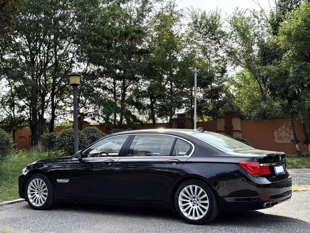 BMW 7 Series — миниатюра 16
