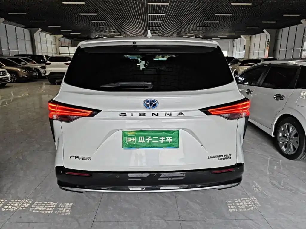 Toyota Sienna — миниатюра 6