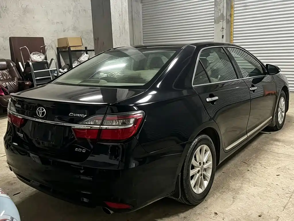 Toyota Camry 2016 2.0G Luxury