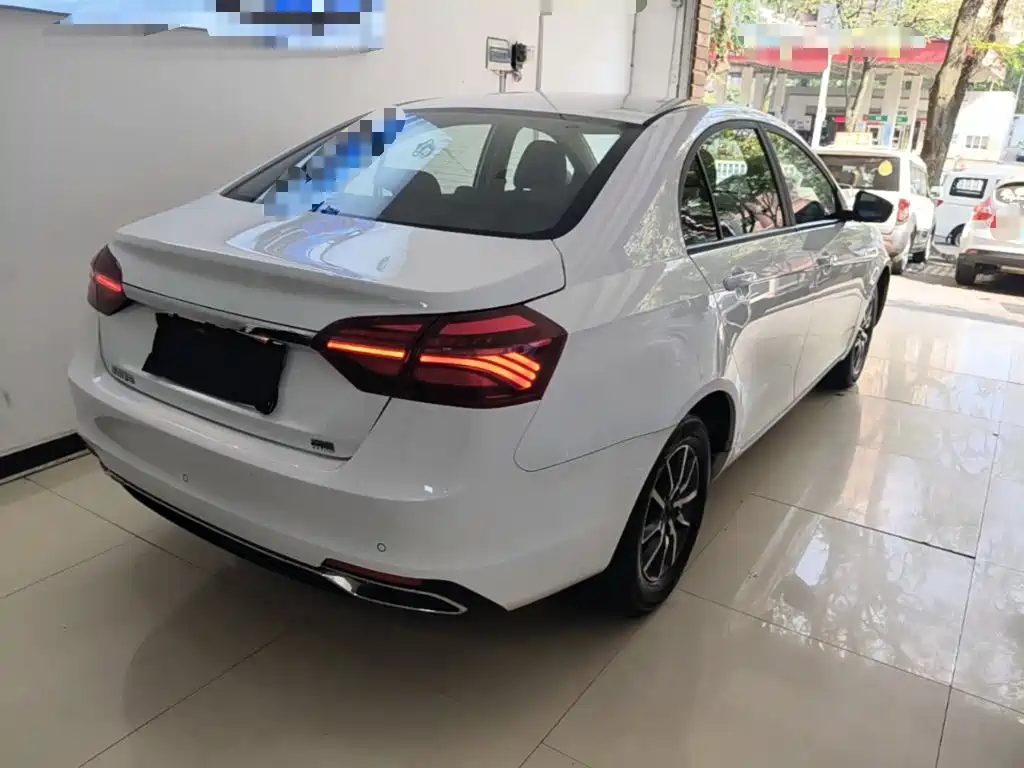 Geely Emgrand — миниатюра 7
