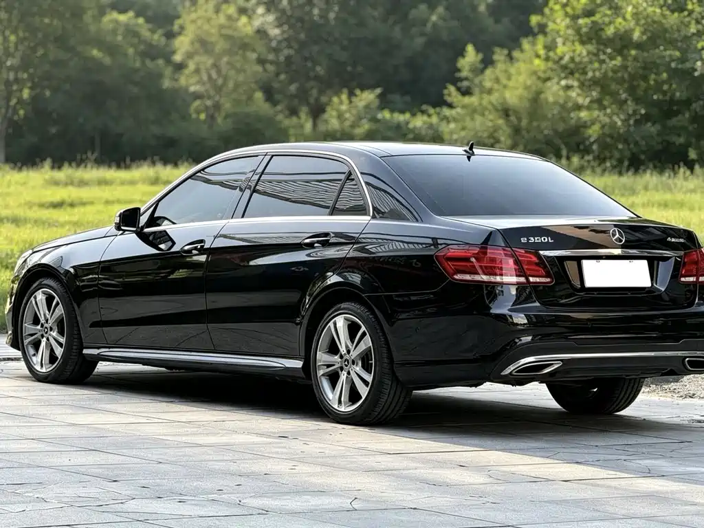 Mercedes-Benz E-Class — миниатюра 5