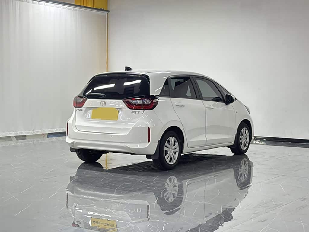 Honda Fit 1.5 л 2022 г. Белый, пробег 31000 км