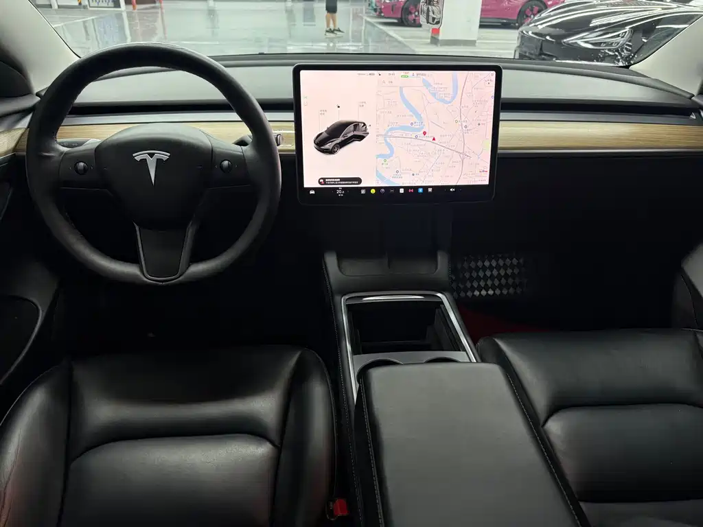 Tesla Model 3 — миниатюра 7