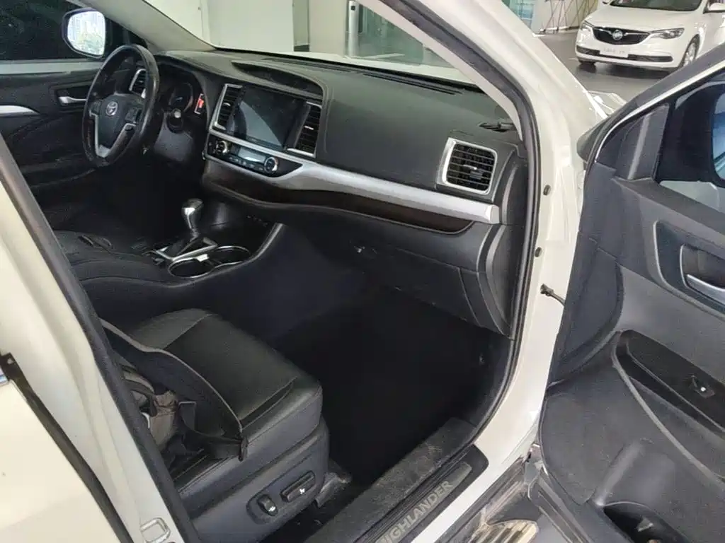 Toyota Highlander — миниатюра 9