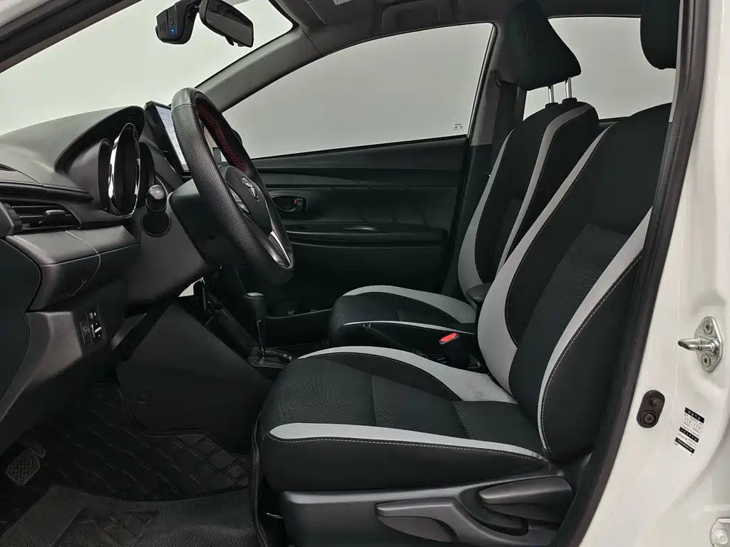 Toyota Yaris L — миниатюра 7