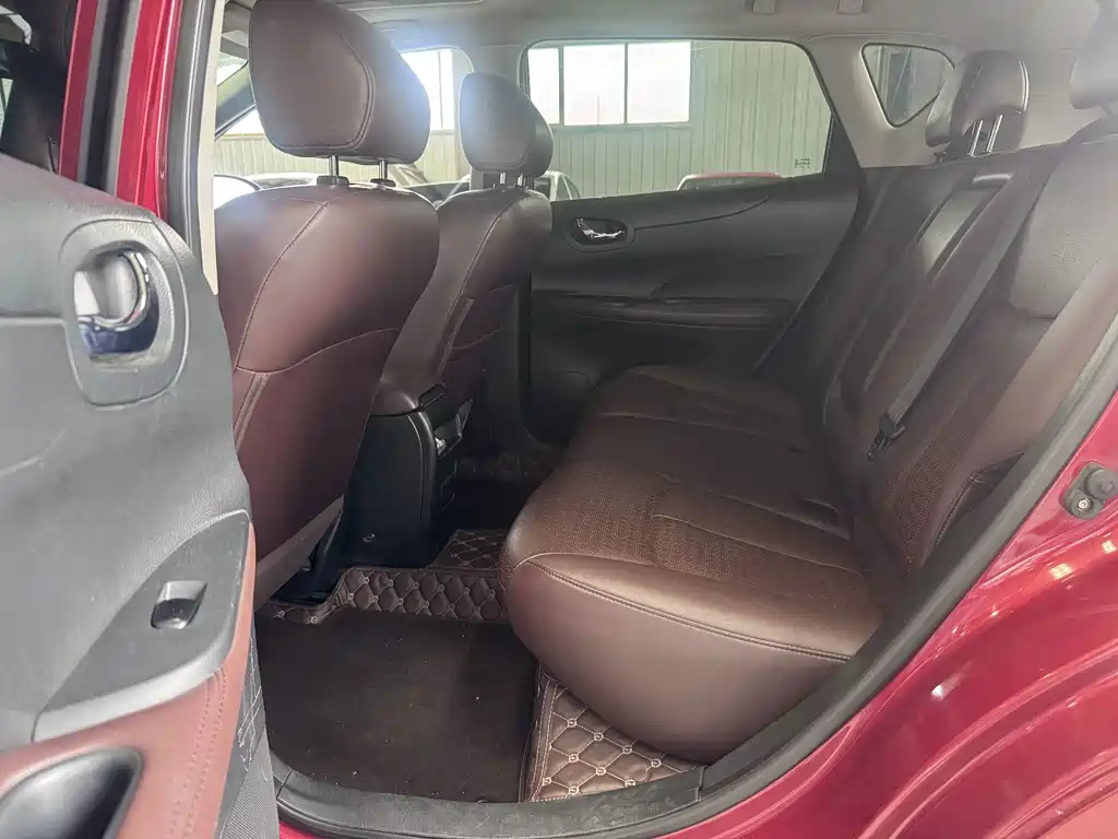Nissan Tiida — миниатюра 4