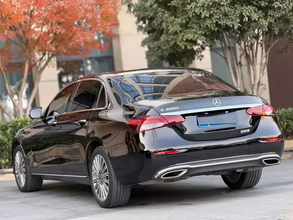 Mercedes-Benz E-Class — миниатюра 9