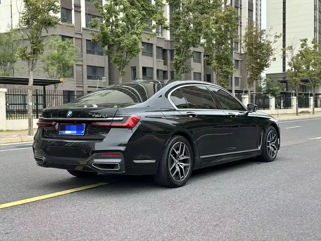 BMW 7 Series — миниатюра 4