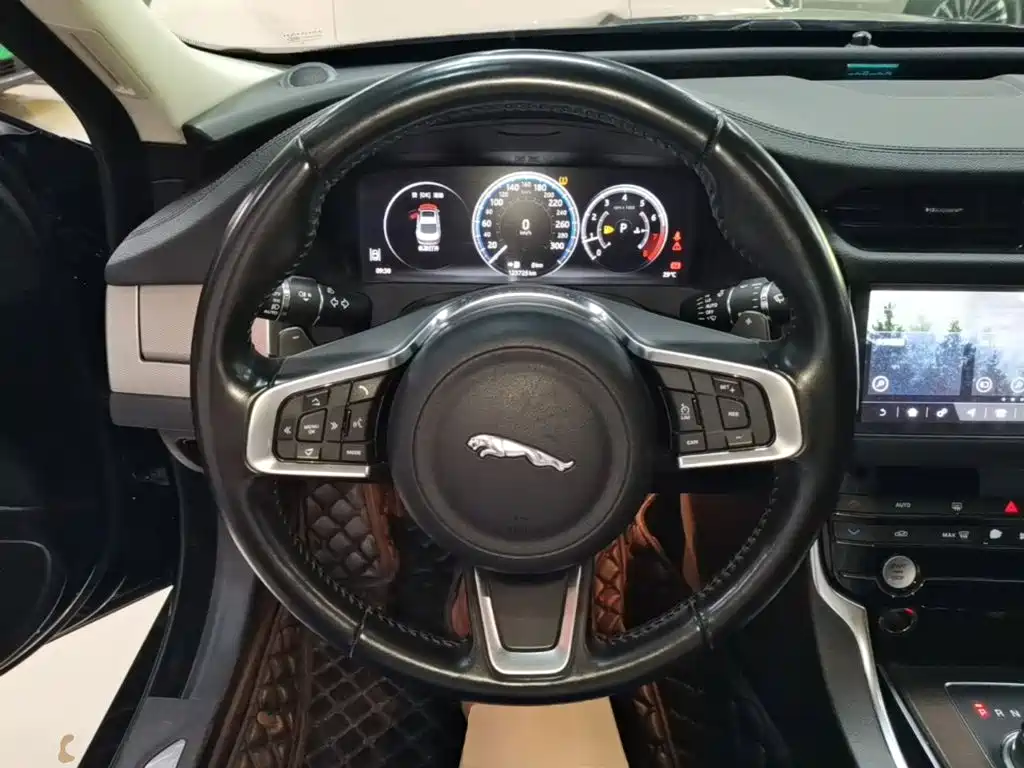 Jaguar XFL — миниатюра 11