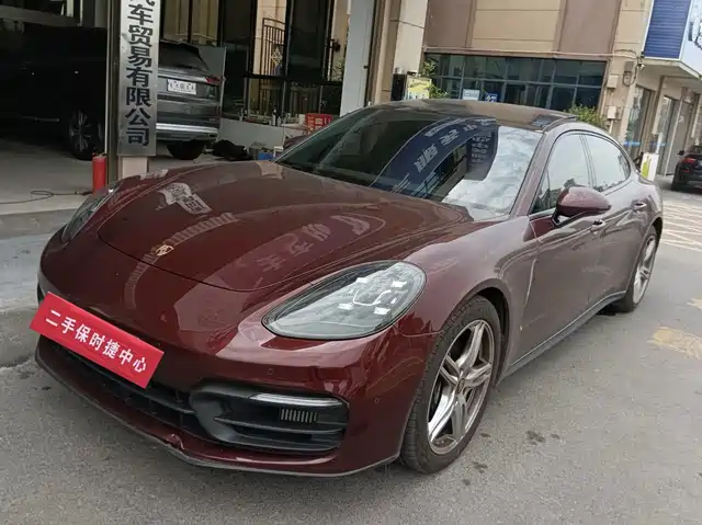 PORSCHE PANAMERA