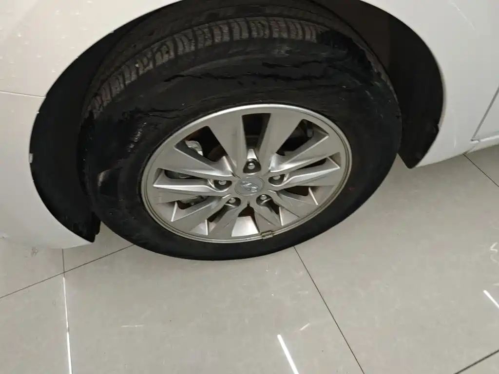 Hyundai Elantra — миниатюра 23