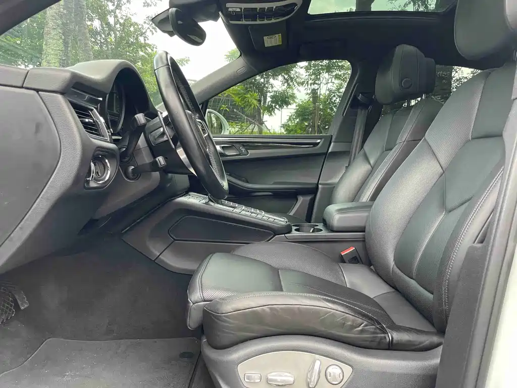 Porsche Macan — миниатюра 4