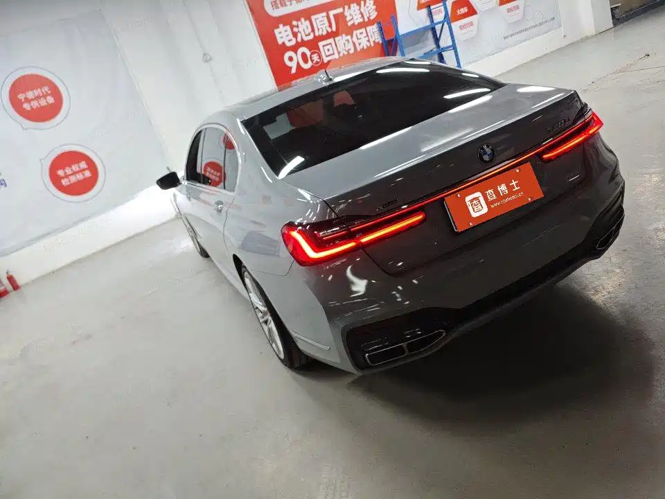 BMW 7 Series — миниатюра 8