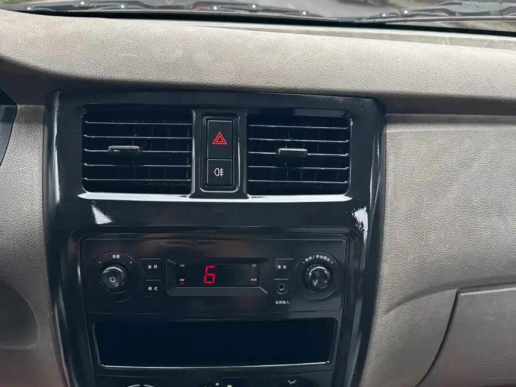 Wuling Rongguang V — миниатюра 16