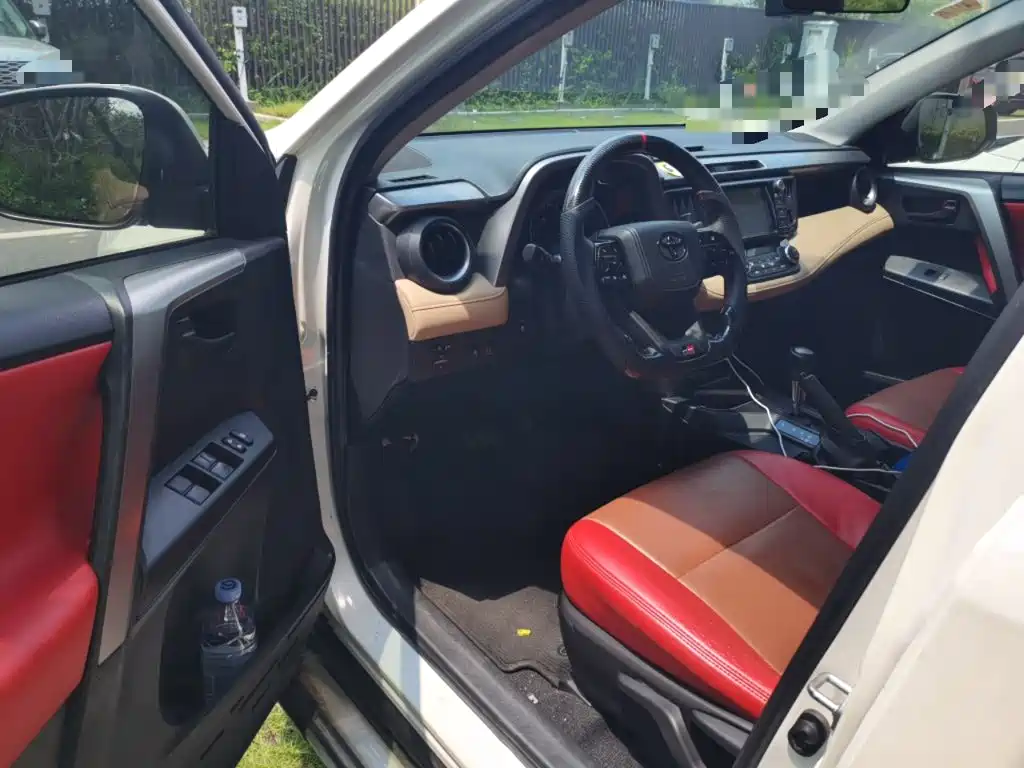 Toyota RAV4 — миниатюра 12