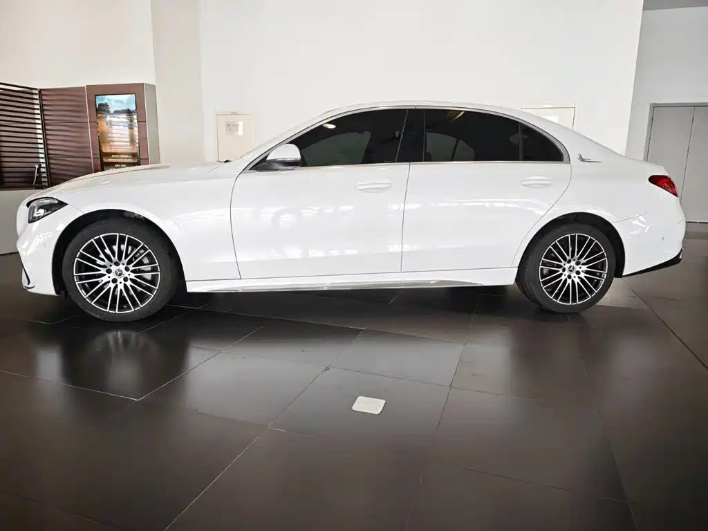 Mercedes-Benz C-Class — миниатюра 2