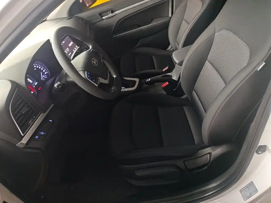 Hyundai Elantra — миниатюра 15