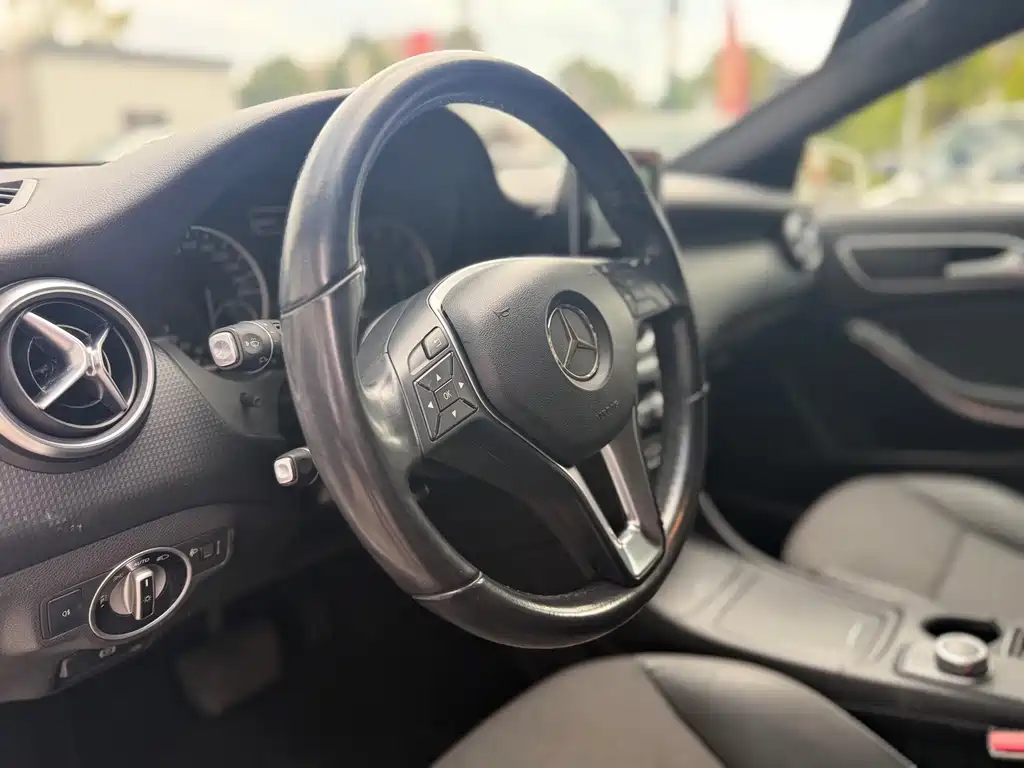 Mercedes-Benz A-Class (Import) — миниатюра 11