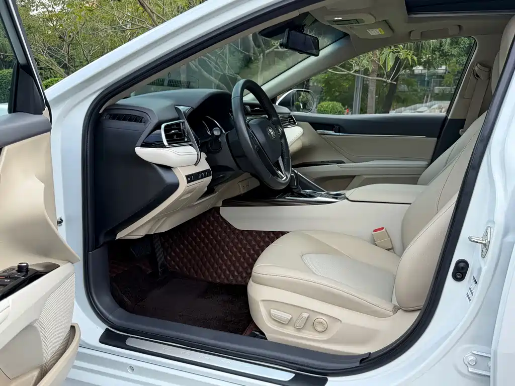 Toyota Camry — миниатюра 8