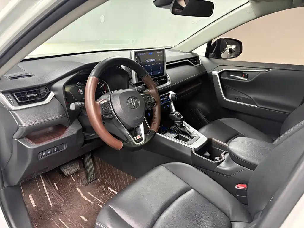 Toyota RAV4 2022 2.0L CVT Luxury